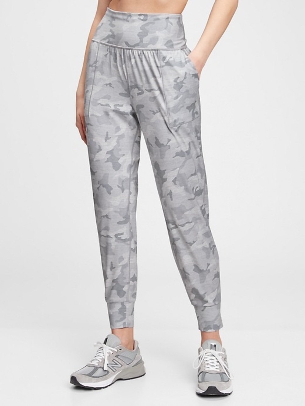 GapFit Eclipse Camo Joggers Size Small NWT 🩶